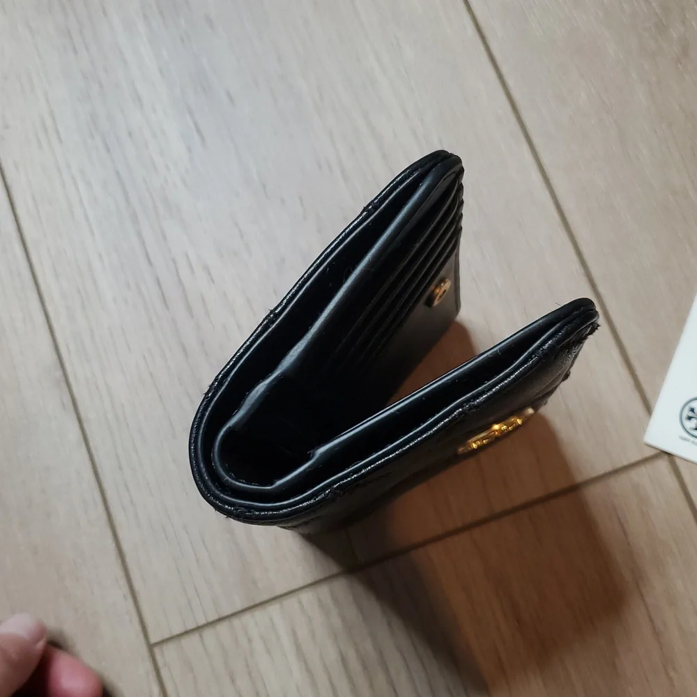 Tory Burch Quilted Willa Medium Wallet - Picture 9 of 10